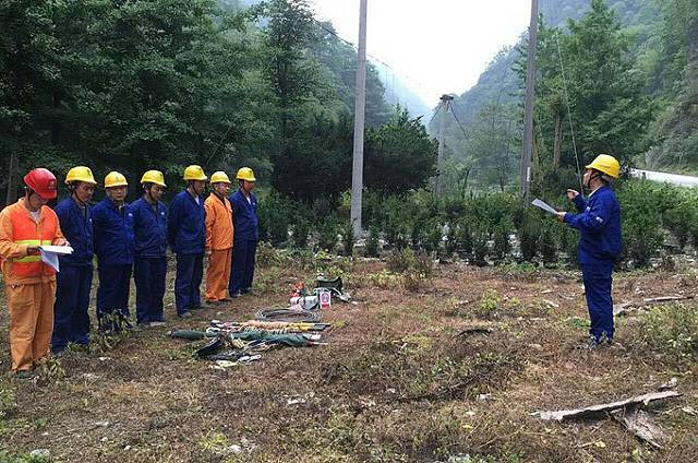 绵阳：羌笛响 莎朗跳 咂酒放歌电网改造 
