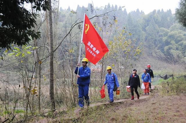 遂宁：党旗在兰草村高高飘扬 