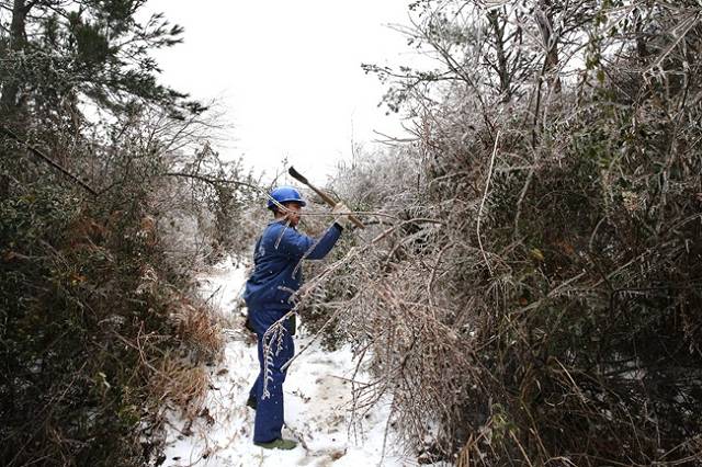 达州：雪中抢修