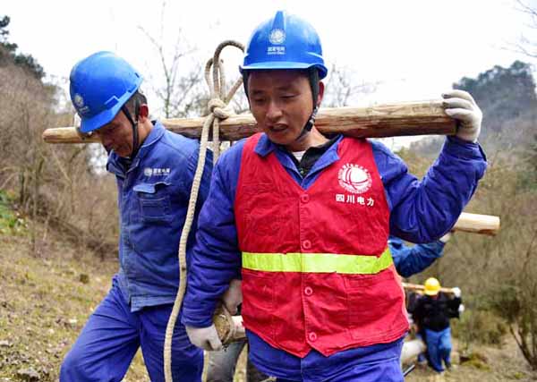 广元：“电”亮深山脱贫梦 