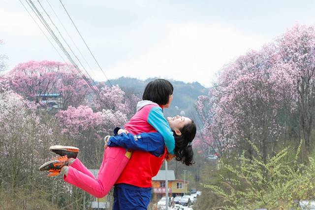 绵阳：呵护留守花朵