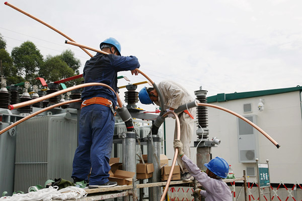 内江：施工现场热火朝天 电网建设深得民心