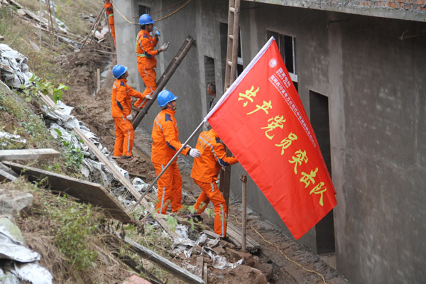 巴中：电亮游子回家路