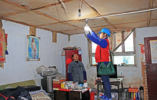【电力助脱贫】眉山：灯亮了 大爷脸上露出了笑容 