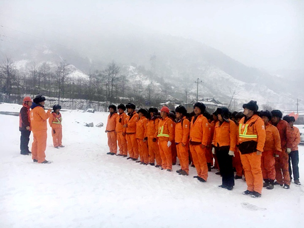 【抢险九石线】大雪中的工地午餐