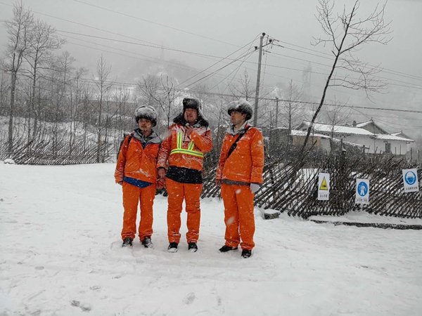 【抢险九石线】大雪中的工地午餐