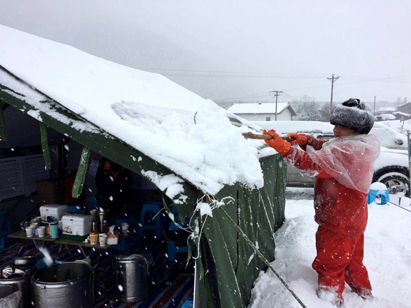 【抢险九石线】大雪中的工地午餐