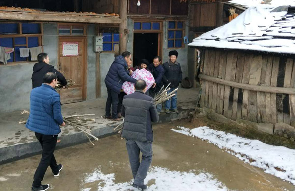 广元：雪中送“炭” 暖身又暖心
