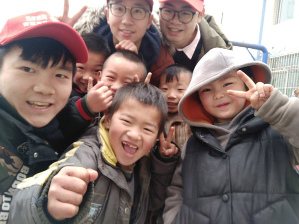 乐山：红帽儿哥哥又来啦