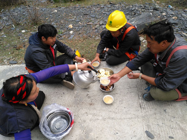 甘孜：最美味的工地午餐 