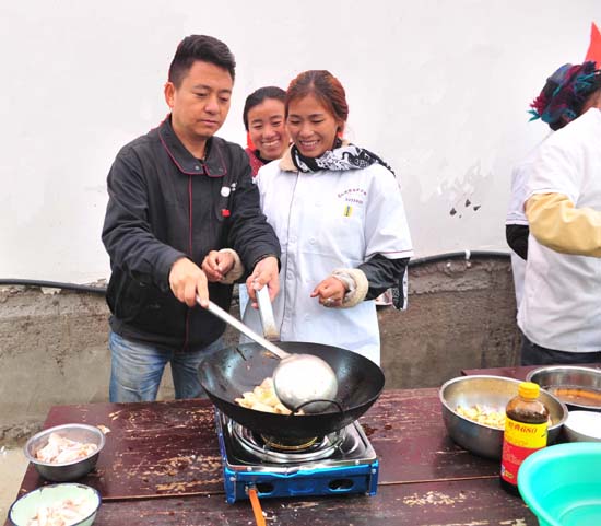 【十大劳模风采】王小兵：电亮彝乡扶贫路  索玛花开彝人家