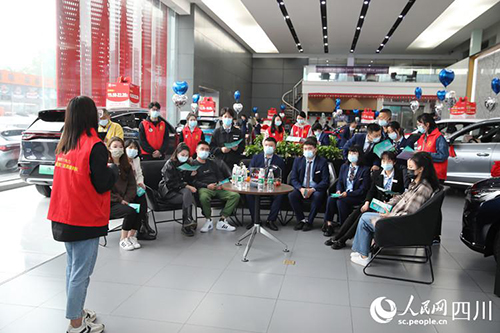 人民网：国网乐山供电公司：赋能新能源汽车“绿动力”2.jpg