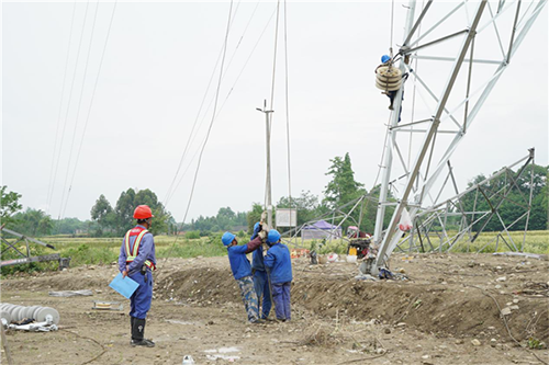 中国网：四川德阳：假日不休 持续推进电网建设进度 (1).png