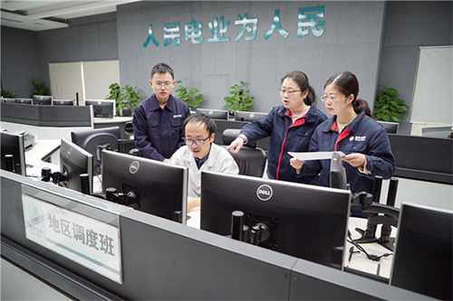 中国网：四川德阳：假日不休 持续推进电网建设进度 (2).png