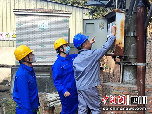 中国新闻网：眉山供电：深入企业开展用电服务 助企冲刺“开门红”2.jpg