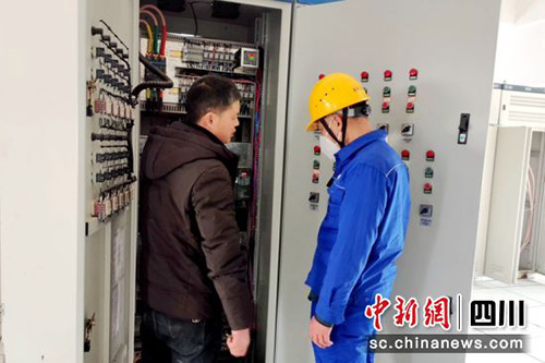 中国新闻网：眉山供电：深入企业开展用电服务 助企冲刺“开门红”3.jpg