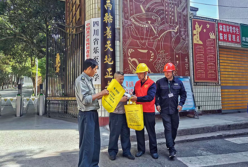 四川新闻网：国网资阳供电公司：吹响高中考保供电“号角” 全力做好电力“陪考人”3.jpg