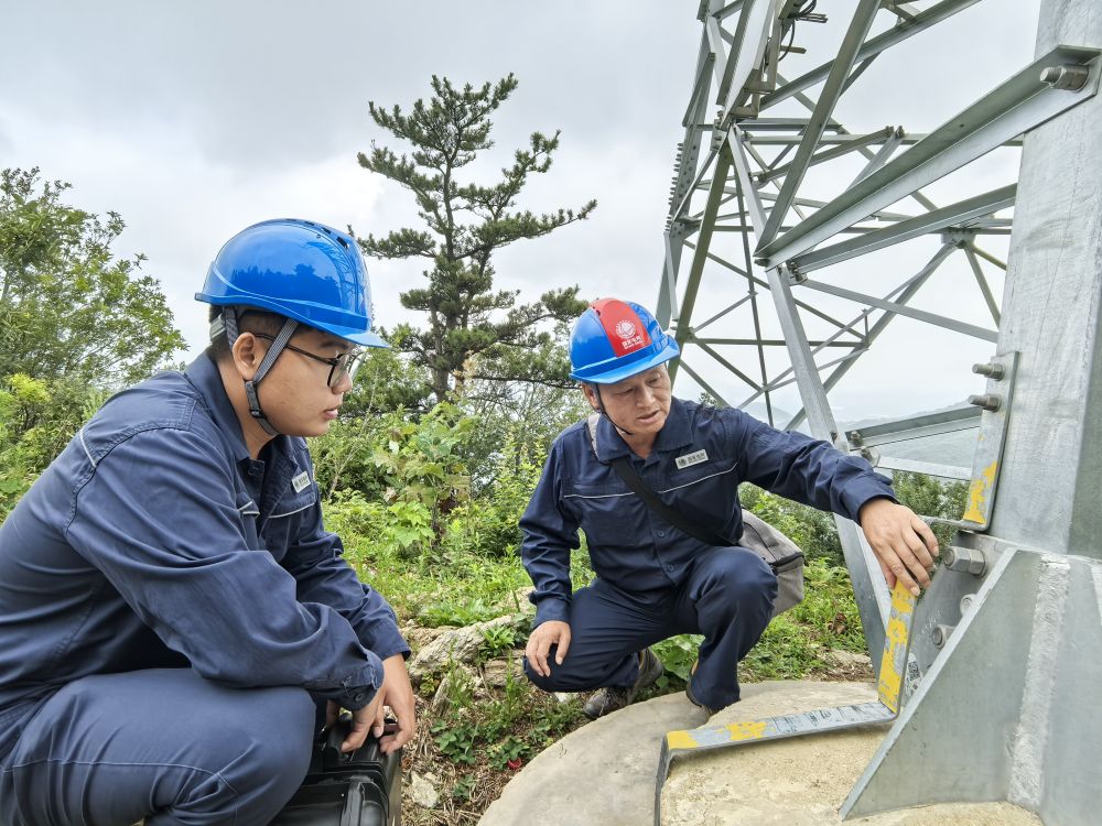 迎峰度夏丨高温下的坚守 保供电护清凉