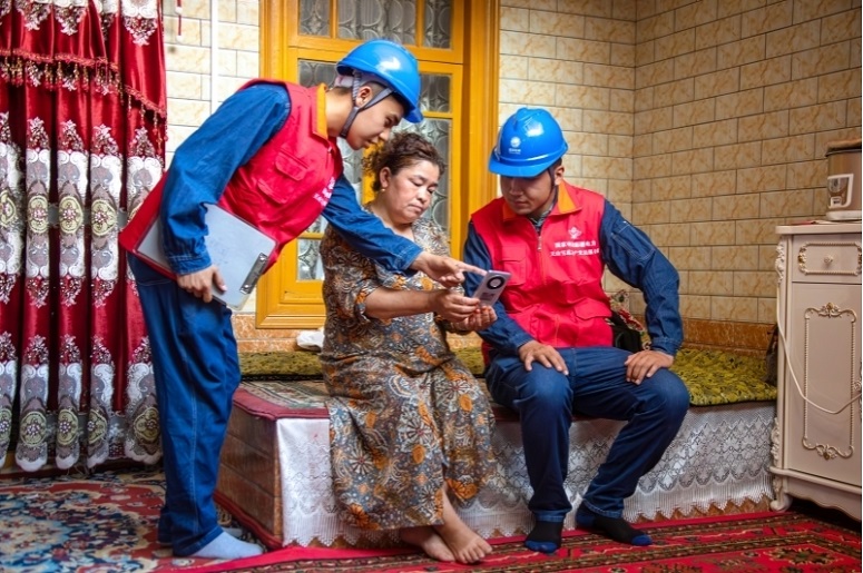 共绘天山南北光明画卷