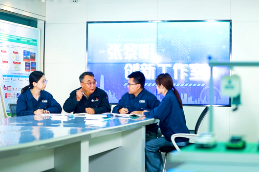 大国工匠国家电网张黎明:点亮万家的蓝领工匠