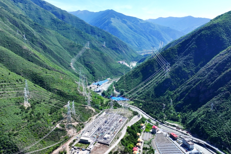 国网四川电力强电网聚合力保障迎峰度夏