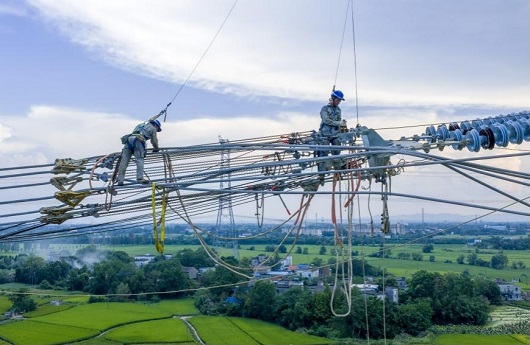 “十四五”国家电网发展成效?【人民日报】特高压架起电力“闪送通道”