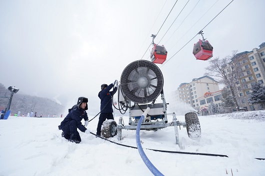 张智刚董事长与黑龙江省省长梁惠玲举行会谈