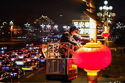 国家电网“长安街的‘掌灯人’”入选2025年度央企十大暖镜头