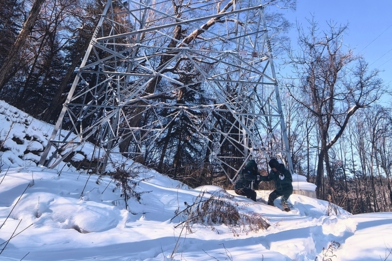 新春走基层|踏雪长白山守护输电线路安全