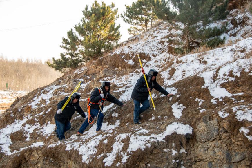 新春走基层|他们,把可靠电力送进春节返乡的家门