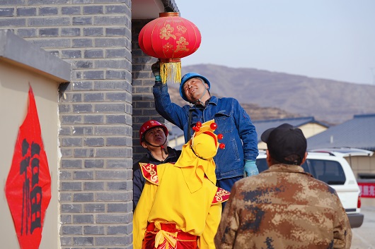 张智刚、张文峰检查春节值班保电工作并慰问一线员工