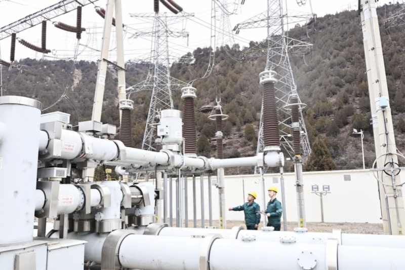 节日我在岗|值守一线点亮万家灯火