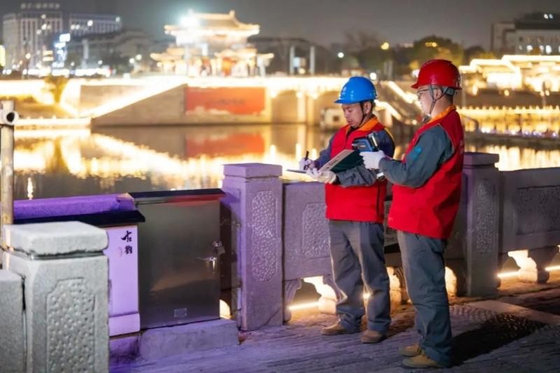 节日我在岗|值守一线点亮万家灯火