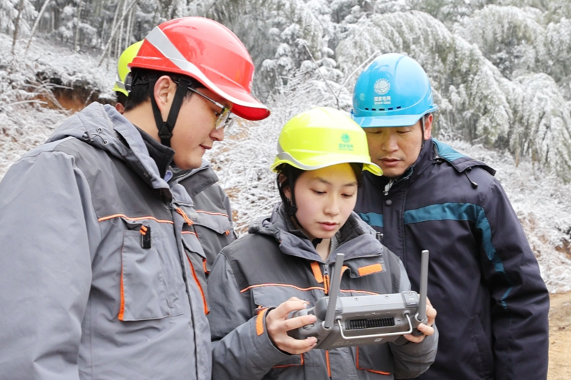 新春走基层丨风雪大别山：青春巡线队的科技保电战