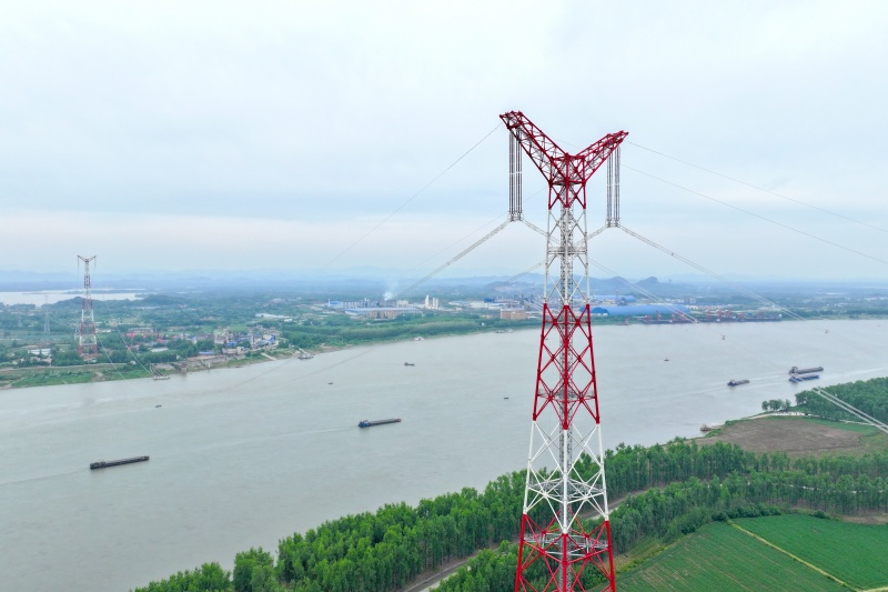 中国特高压：绿电闪送 千里直达