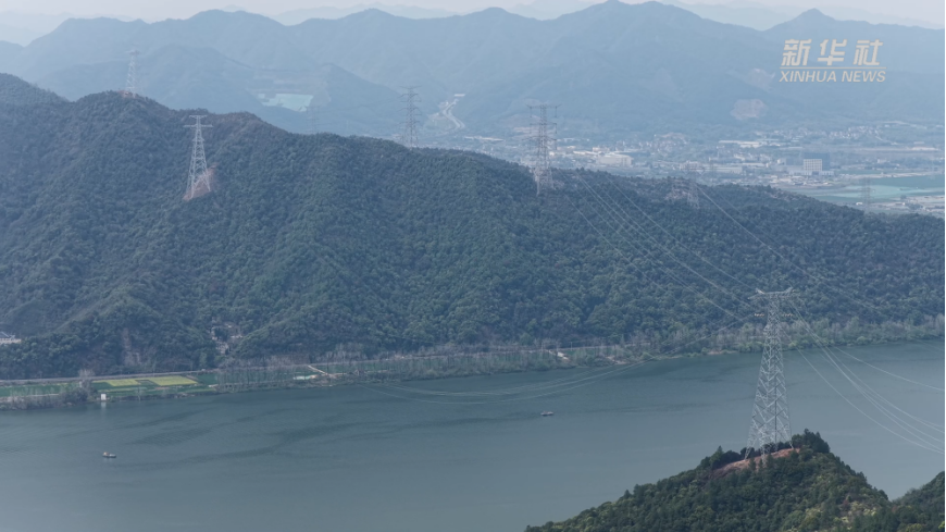 【新华社】甘浙特高压跨越富春江作业圆满收官