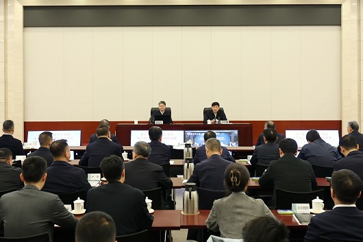 公司党组举办树立和践行正确政绩观学习教育读书班暨理论学习中心组（扩大）集体学习