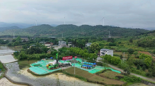 【人民日报】湘粤、湘黔背靠背联网工程(湖南段)完成首基浇筑 跨省能源大通道全面开工