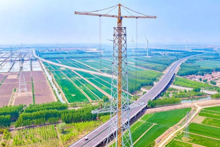 节日我在岗｜奋战电网建设现场