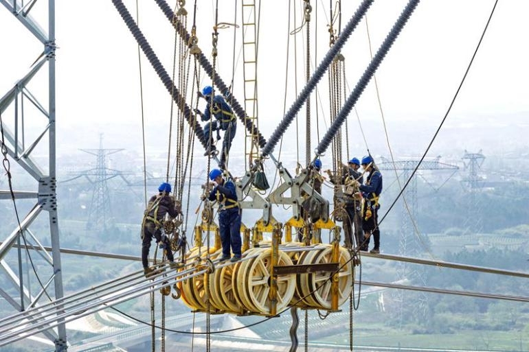 节日我在岗｜奋战电网建设现场
