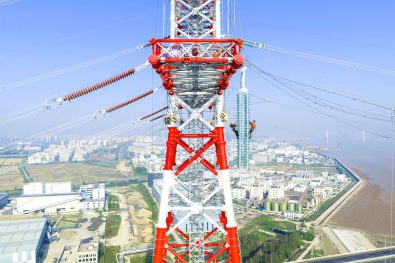 节日我在岗｜奋战电网建设现场