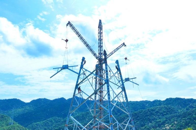 节日我在岗｜奋战电网建设现场