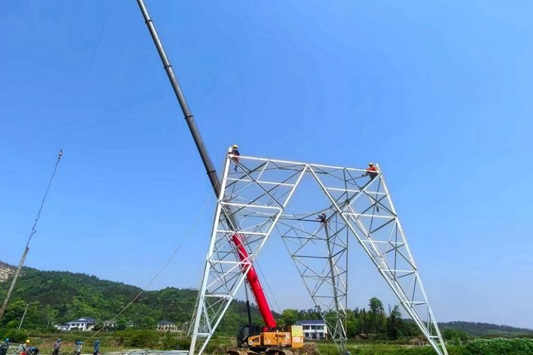 节日我在岗｜奋战电网建设现场