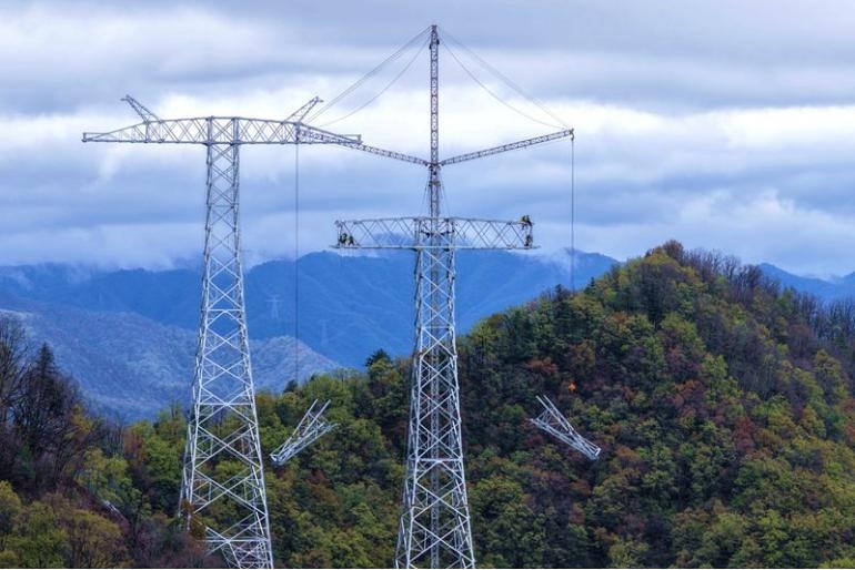 节日我在岗｜奋战电网建设现场