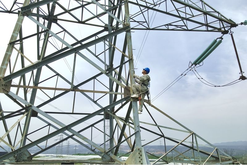 节日我在岗｜奋战电网建设现场