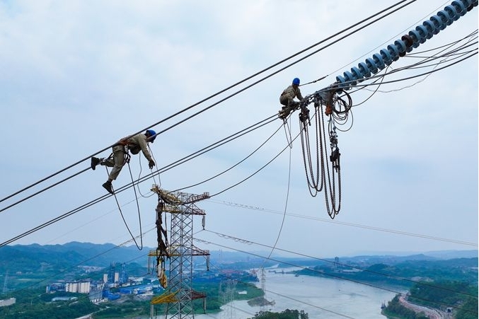节日我在岗｜奋战电网建设现场