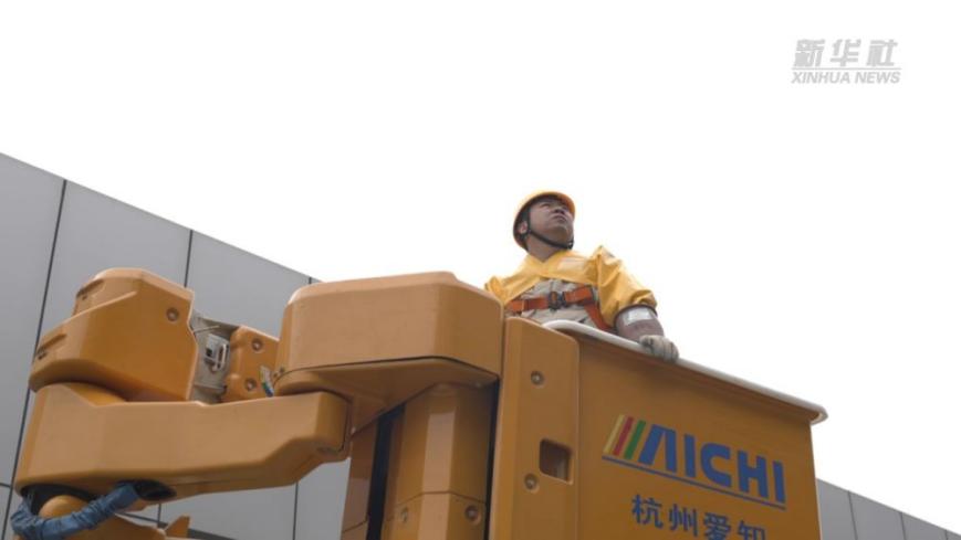 【新华社】“刀锋上的舞者”以实干诠释担当