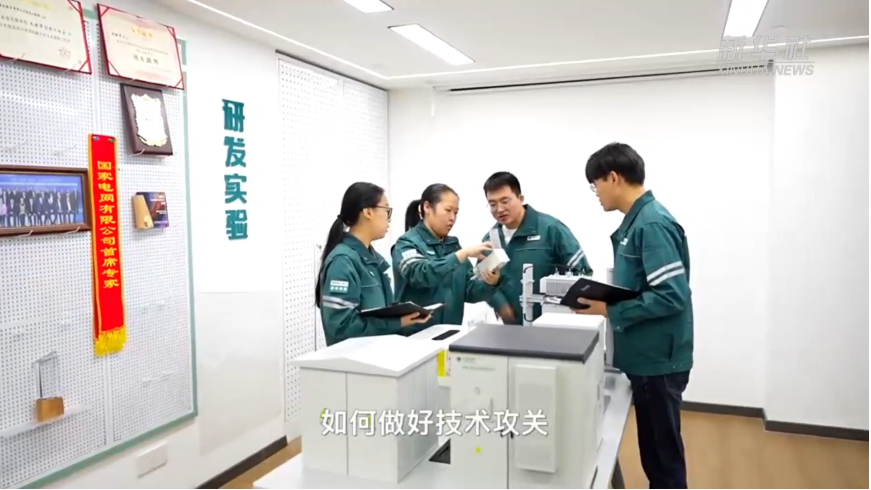 【新华社】在能源转型中破浪前行——记两名“90后”电力工匠的“领跑之路”