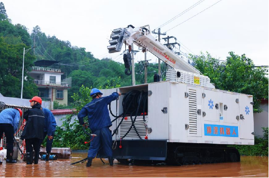 国家电网应对强降雨全力保供电