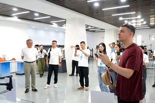 “丝路捉谣记之求真之旅”主题活动走进国家电网